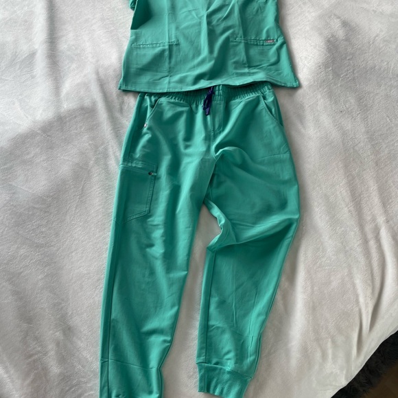 Figs Other - SURGICAL GREEN High Waisted Uman Relaxed Jogger Scrub Pants L and Casma Top XL